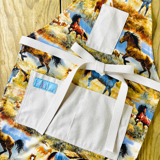 Two Medium Sized Ladies Hadleigh Apron Wild Horses American Southwest Wild West Apron Pattern