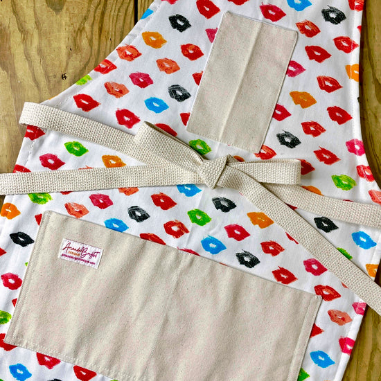 Amanda Bright Designs Marilyn Lipstick Apron Hollywood Glamour Icon red pink orange green blue black pouty lips fabric pattern
