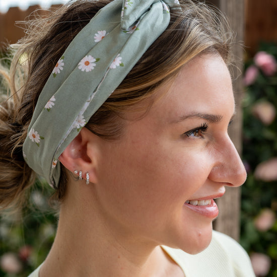 Amanda Bright Designs Original Tie Headband Soft Green Daisy