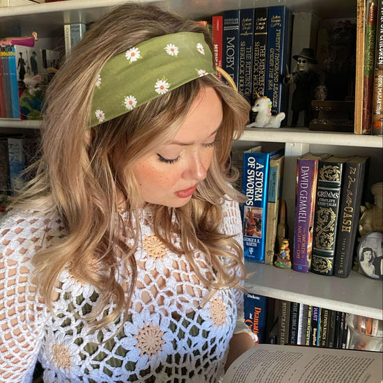 Amanda Bright Designs Tie Headband Green Daisy