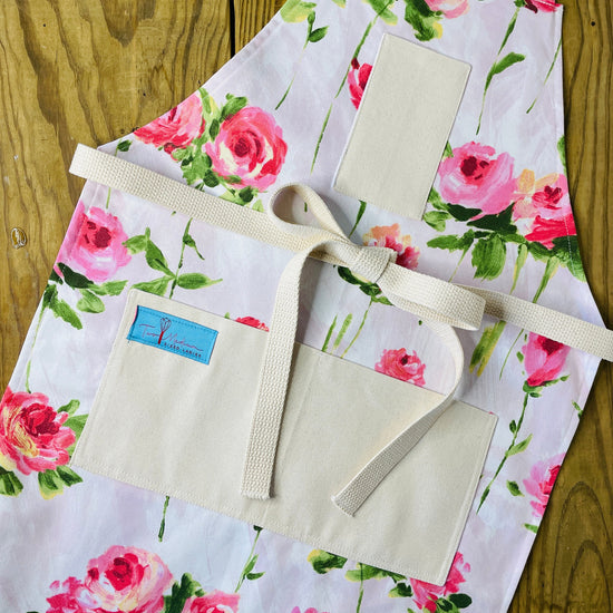 Two Medium Sized Ladies Vivien Leigh Winston Churchill Pink Roses Watercolor Oil Painting Brushstroke Apron